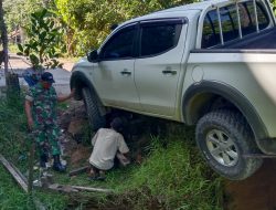 Spontanitas, Satgas TMMD Reguler Ke-116 Bantu Mobil Warga Yang Terperosok