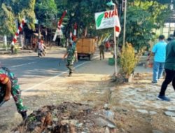 Wujudkan Lingkungan Bersih , Babinsa Karya Bakti Pembersihan Jalan dan Selokan