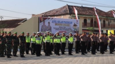 Anggota Kodim 0726/Sukoharjo Apel Gelar Pasukan Operasi Patuh Candi Tahun 2023 di Mapolres Sukoharjo