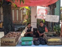 Pedagang Telur Jadi, Giat Komsos Babinsa Semanggi