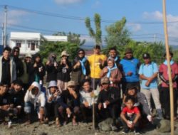 Menggiatkan Pemulihan Ekosistem Pesisir: Mapala Pawana FMIPA Universitas Tadulako Tanam Mangrove di Pantai Mamboro Barat