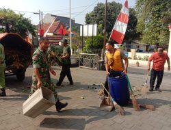 Jelang HUT RI, Babinsa Kratonan Ajak Warganya Kerja Bakti Bersama