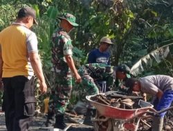 Tangkal Banjir, Babinsa Bantu Bangun Talud