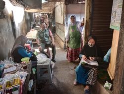 Komsos Dengan Pedagang Pasar, Sekaligus Babinsa Pantau Situasi Pasar