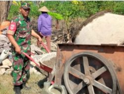 Wujud Kemanunggalan TNI dan Rakyat, Babinsa Bangun Talud