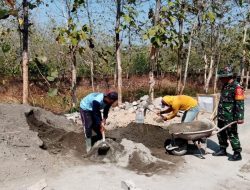 Bangun Talud, Babinsa Aktifkan Saluran Irigasi Di Desa Kalimacan