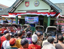 Peringati HUT TNI Ke-78 Kodim 0726/Sukoharjo Berbagi Sembako dengan para Pengayuh Becak