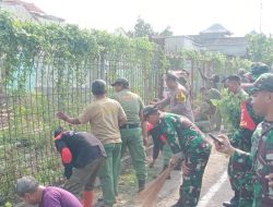 Anggota Koramil 03 Serengan Karya Bakti Bersama Masyarakat Serengan