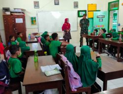 Wujud Nyata Bati Bakti TNI Dampingi Petugas Pukesmas Kratonan Imunisasi Sub Polio Anak Sekolah