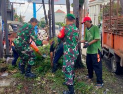 Wujud Nyata, Bati Bakti TNI, Babinsa Bersama DKP Kerja Bakti Bersihkan Sampah 