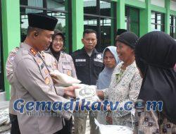 Jelang Idul Fitri Polres Blora Bagikan 867 Zakat Fitrah