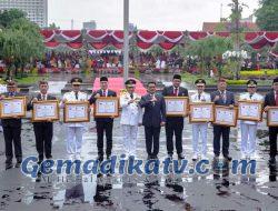 Wali Kota Medan Bobby Nasution Terima Anugrah Tanda Kehormatan Dari Kepela Negara Yang Berlangsung Di Jakarta