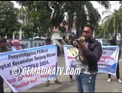 Aksi Spontanitas Masyarakat di Bawaslu dan KPU Deli Serdang Evaluasi Oknum PPK dan Panwascam