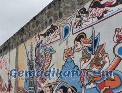 Merayakan Warisan Budaya: Mural Wayang Beber Panji Menghiasi Tembok Stadion 1945 Karanganyar