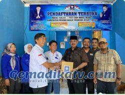 Mantan Kabagop Polres Lambar Ambil Formulir Pendaftaran Peserta Pemilukada Pesisir Barat dari Partai PAN