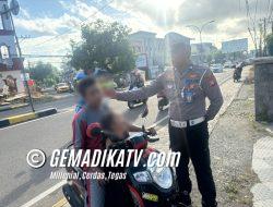 Personel Satlantas Polres Bone Tegur Pengendara di Bawah UmuBPr