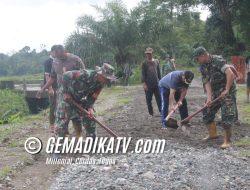 Dansatgas TMMD Reguler ke-120 bersama Masyarakat Terjun Langsung Laksanakan Karya Bakti