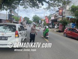 Satlantas Polres Bone Pamtur Lalin Didepan Pengadilan Negeri Watampone