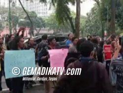 Ratusan Elemen Jurnalis Kota Medan Geruduk Kantor DPRD Sumut Tolak RUU Penyiaran