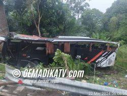 BUS STUDY TOUR MIN 1 PESISIR BARAT TERJUN KE JURANG 6 LUKA BERAT