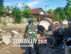 Peduli Terhadap Masyarakat, Babinsa Renovasi Rumah Warga