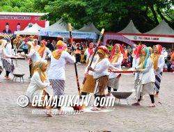 Atraksi Meriah Parade Budaya Warnai Porseni IGTKI Se-Riau