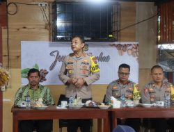 Jum’at Curhat Kapolres Nagan Raya Temu Ramah Bersama Penyelenggara Pilkada Kecamatan Dan Geuchik Gampong Beserta Masyarakat Kecamatan Seunagan Timur