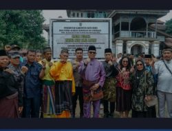 Resmi Jadi Cagar Budaya, Pj. Bupati Nizhamul Pasang Plang Istana Niat Lima Laras