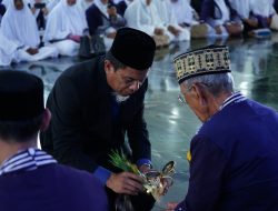 Sekda Ardimartha Peusijuk Tepung Tawari 103 Calon Jemaah Haji (CJH)