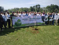 PTPN IV Regional I Kebun Marbau Selatan LaksanakanLaksanakan Program Peduli Lingkungan Dengan Menanam Bibit Durian dan Matoa Didua Desa