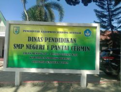 Seorang Kepala Sekolah SMPN 1 Pantai Cermin Memelihara Bodigat Untuk Mengusir dan Memukul Para Wartawan Yang Mau Kompirmasi Terkait Dugaan Korupsi Kepala Sekolah