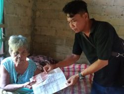 Kepala Desa Tri Karya Mulya Fathur Rohman Bagikan Bantuan Langsung Tunai BLT Kepada 26 Keluarga Penerima Manfaat